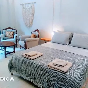 κάντε κράτηση εδώ
