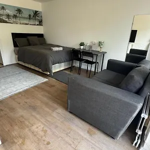 E14 Elegance Holiday home London