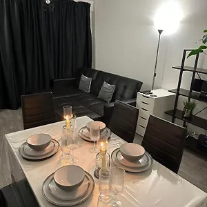 ˈpesfəl Apartment London